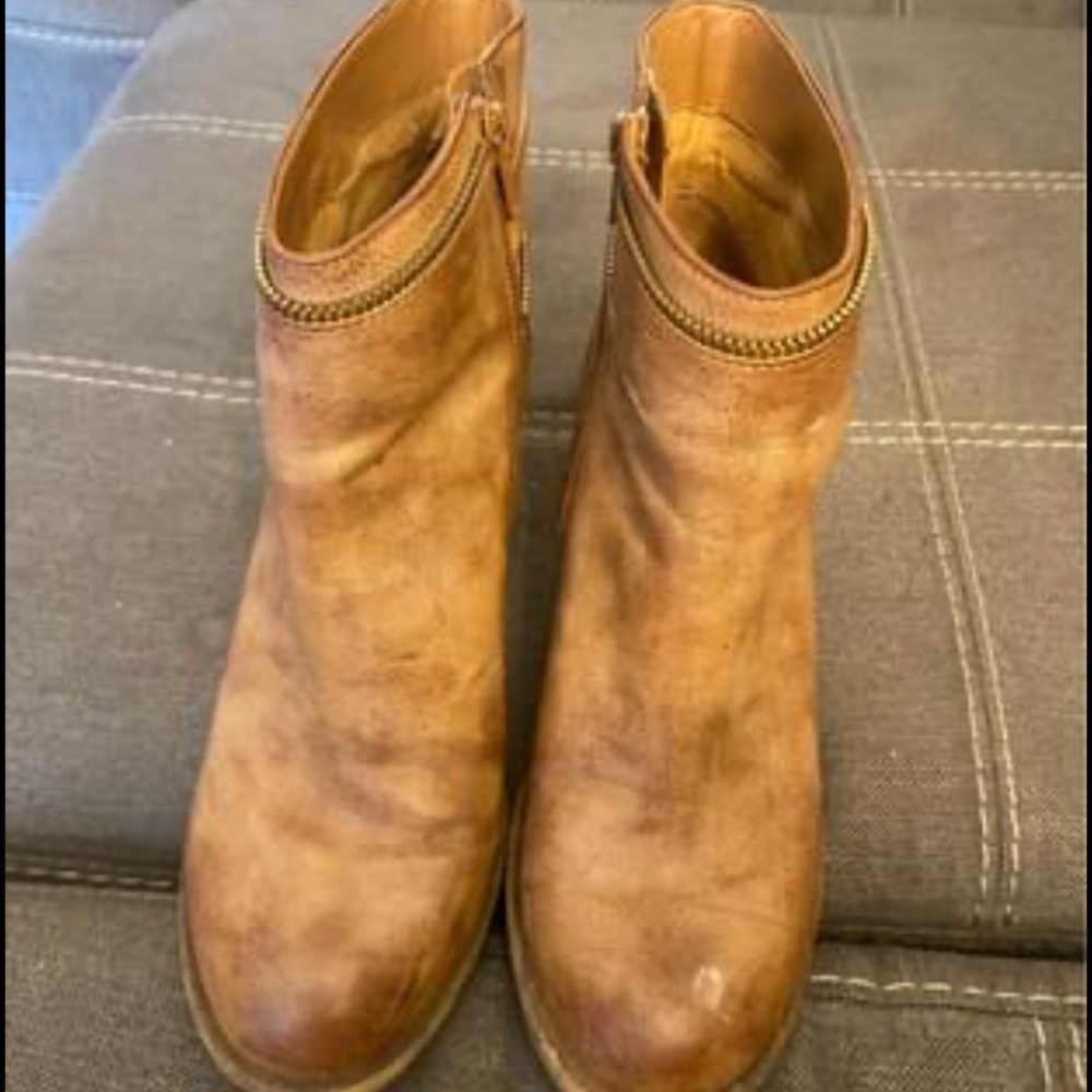 Gianni Binni booties, size 9.5